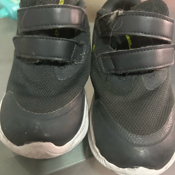 Toddler Nike size 9 - Picture 1 of 2